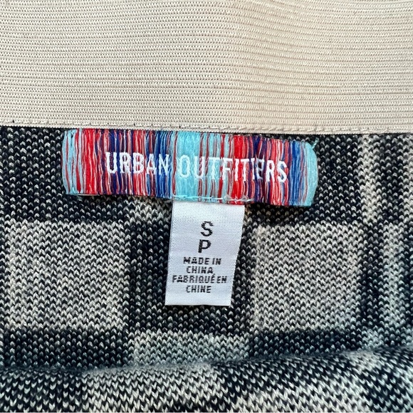 Urban Outfitters checkered mini skirt soft stretchy knit fabric - Picture 5 of 5